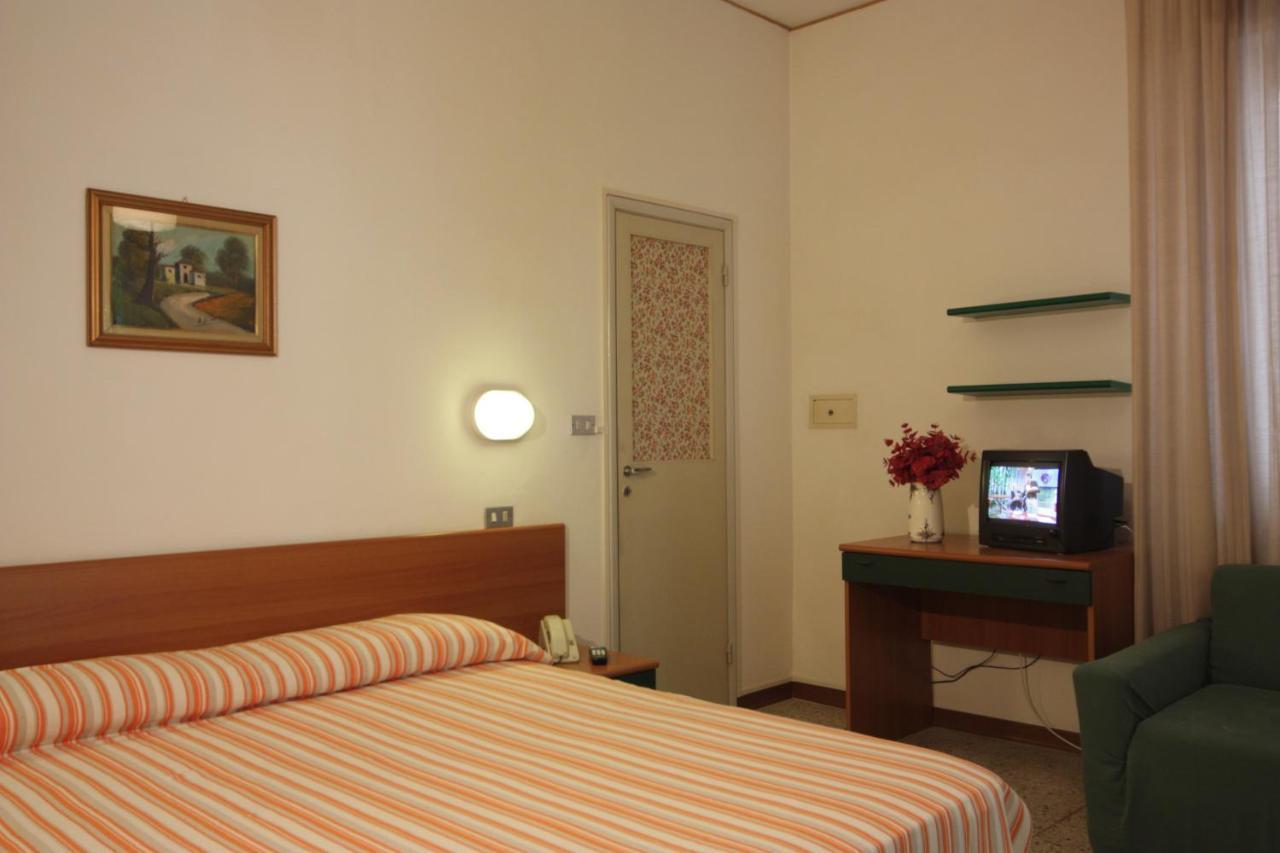 Hotel Garni Picnic Riccione Exteriör bild