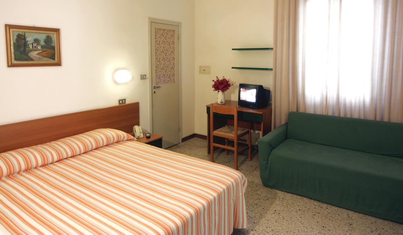 Hotel Garni Picnic Riccione Exteriör bild