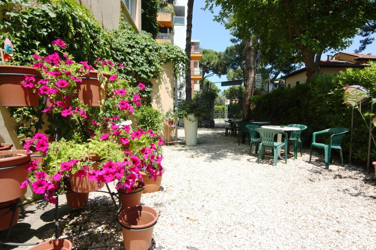 Hotel Garni Picnic Riccione Exteriör bild