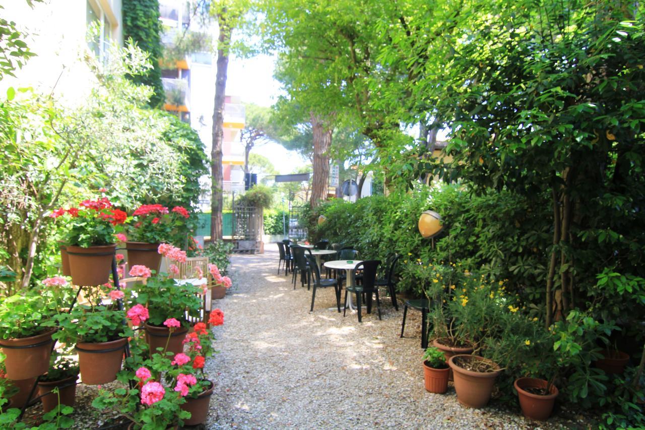 Hotel Garni Picnic Riccione Exteriör bild